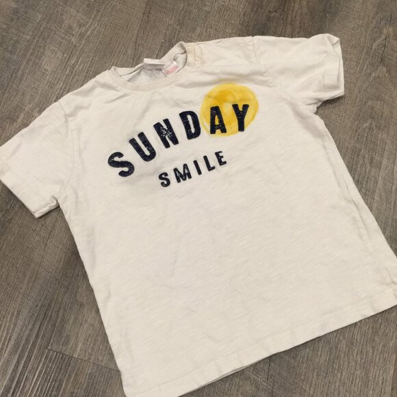 Zara Sunday Smile Tee 4/5 - Picture 1 of 3